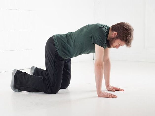 Stretching an Pendel, op alle Véier stoen, hëllefen d'Potenz ze stäerken